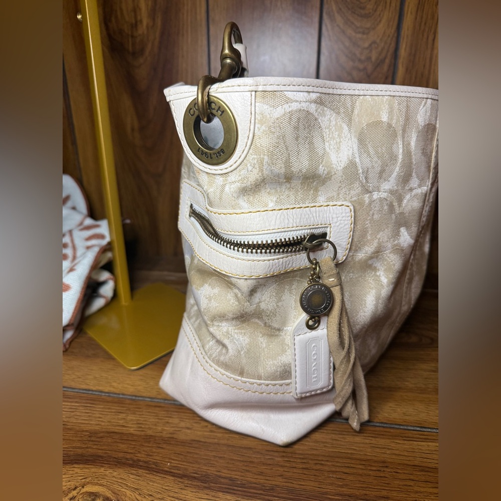 SOLD Coach Limited Edition Tie Dye Tote Elegant Cream and White Women's Bag - Picture 7 of 10
